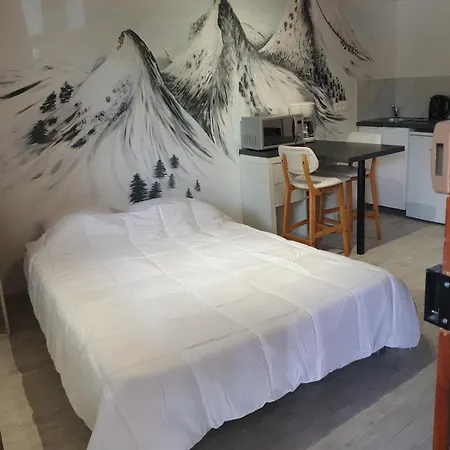 Dans Mon La Mere Veille Apartment *
